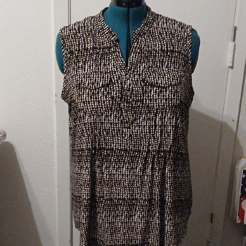 Cocomo Co. Chic Black and White Sleeveless Blouse